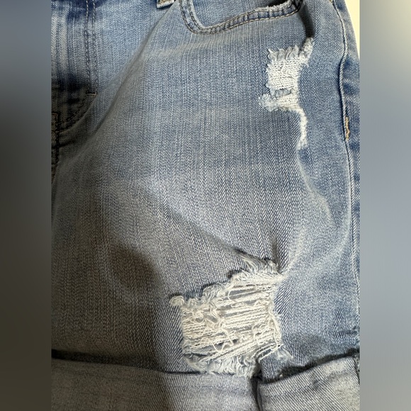 💙 Jennifer Lopez Distressed Shorts - Picture 7 of 8